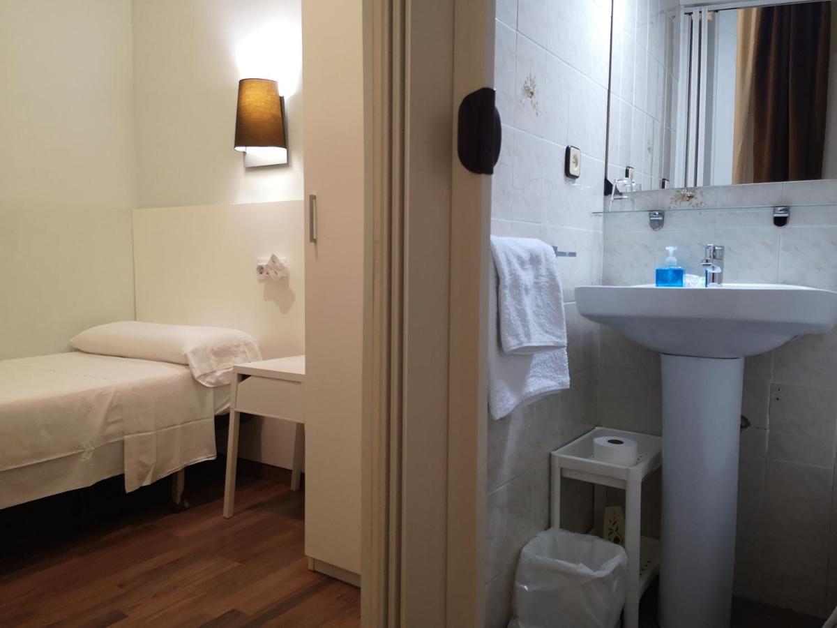 Hostal Lesseps Barcelona Eksteriør billede